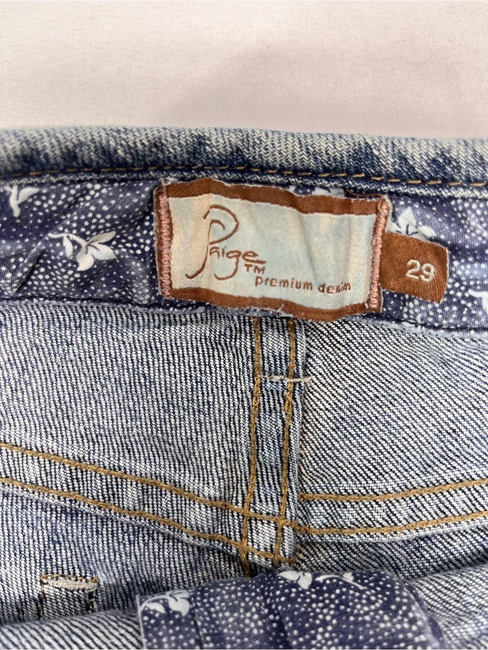PAIGE Canyon Mid-Blue Denim Rolled Hem Women's Shorts - Picture 6 of 7